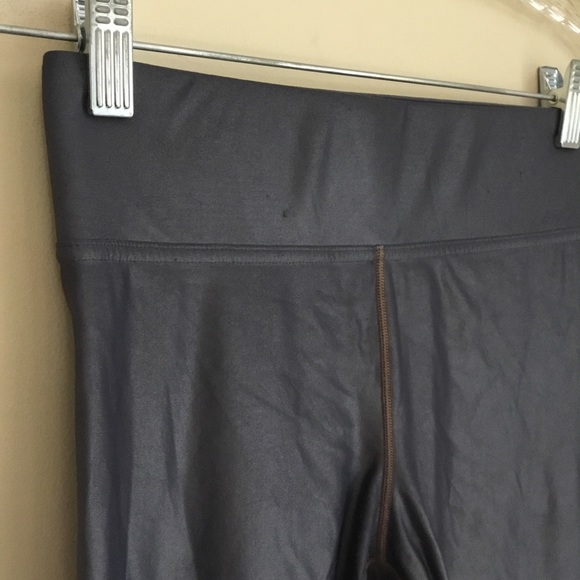 Carbon38 Metallic Shine Takara Cropped Leggings - Picture 3 of 10